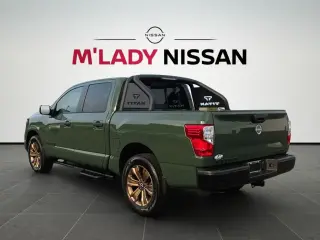 Nissan Titan 2024 4x4 SV 4 puertas Crew Cab 5.6 ft. SB