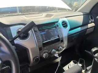 Toyota Tundra 2014 4x4 SR5 4dr CrewMax Cab Camioneta SB (5.7L V8)