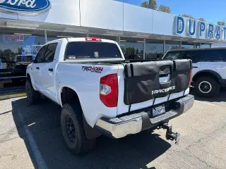 Toyota Tundra 2014 4x4 SR5 4dr CrewMax Cab Camioneta SB (5.7L V8)
