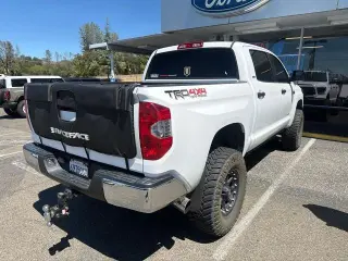 Toyota Tundra 2014 4x4 SR5 4dr CrewMax Cab Camioneta SB (5.7L V8)