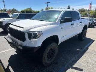 Toyota Tundra 2014 4x4 SR5 4dr CrewMax Cab Camioneta SB (5.7L V8)