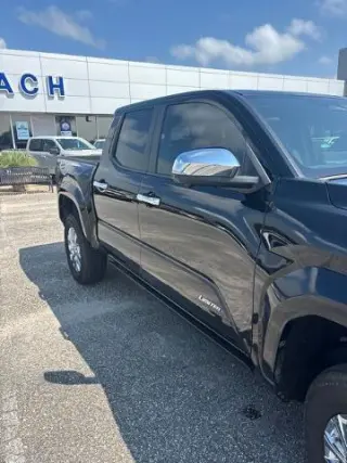 Toyota Tacoma 2024 4x4 Limited, cabina doble de 4 puertas, caja de carga de 5.0 pies