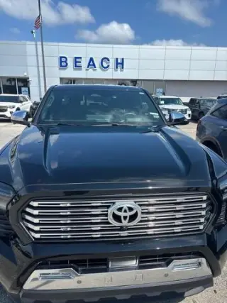 Toyota Tacoma 2024 4x4 Limited, cabina doble de 4 puertas, caja de carga de 5.0 pies