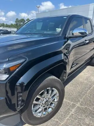 Toyota Tacoma 2024 4x4 Limited, cabina doble de 4 puertas, caja de carga de 5.0 pies