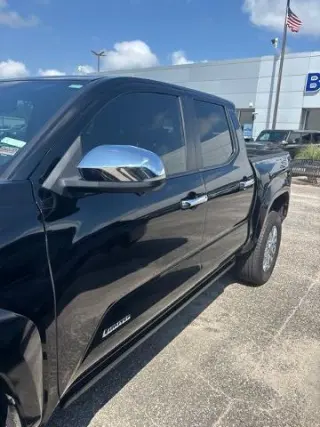 Toyota Tacoma 2024 4x4 Limited, cabina doble de 4 puertas, caja de carga de 5.0 pies