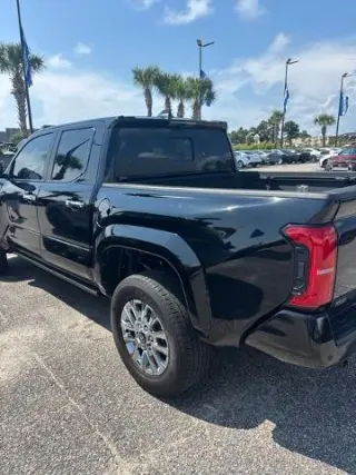 Toyota Tacoma 2024 4x4 Limited, cabina doble de 4 puertas, caja de carga de 5.0 pies