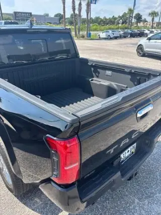 Toyota Tacoma 2024 4x4 Limited, cabina doble de 4 puertas, caja de carga de 5.0 pies
