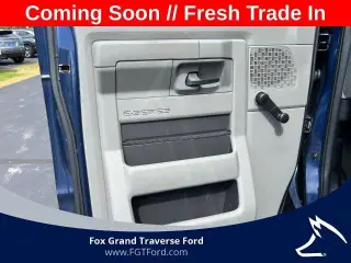 Ford E-Series 2010 E-150 Furgón de carga de 3 puertas