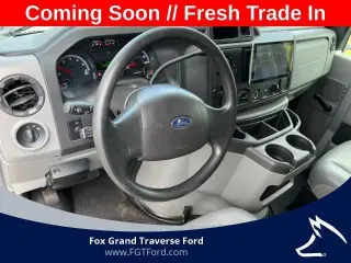 Ford E-Series 2010 E-150 Furgón de carga de 3 puertas