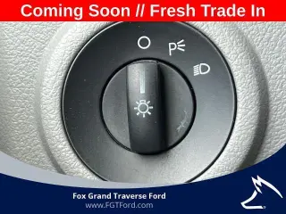 Ford E-Series 2010 E-150 Furgón de carga de 3 puertas