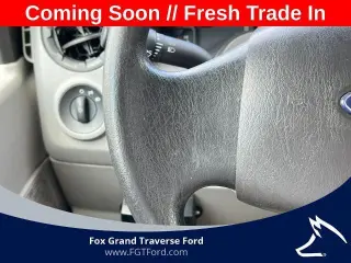 Ford E-Series 2010 E-150 Furgón de carga de 3 puertas