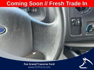 Ford E-Series 2010 E-150 Furgón de carga de 3 puertas
