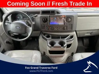 Ford E-Series 2010 E-150 Furgón de carga de 3 puertas
