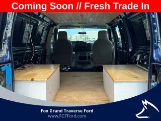 Ford E-Series 2010 E-150 Furgón de carga de 3 puertas