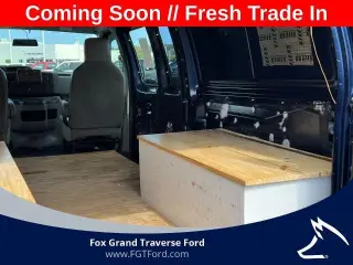 Ford E-Series 2010 E-150 Furgón de carga de 3 puertas