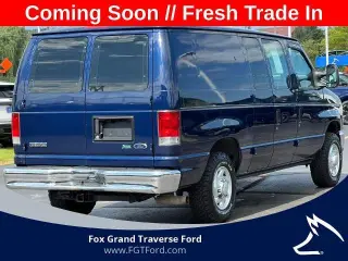Ford E-Series 2010 E-150 Furgón de carga de 3 puertas