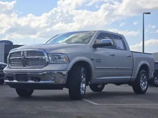 Ram 1500 2016 4x4 Laramie 4dr Cabina Crew 5.5 ft. Camioneta Pickup