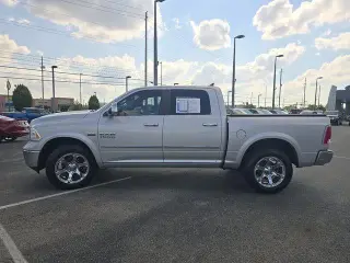 Ram 1500 2016 4x4 Laramie 4dr Cabina Crew 5.5 ft. Camioneta Pickup