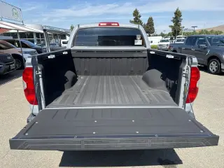 Toyota Tundra 2019 4x4 SR5 4dr CrewMax Cabina Pickup SB (5.7L V8 FFV)