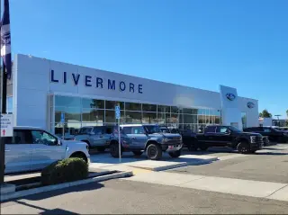 Toyota Tundra 2019 4x4 SR5 4dr CrewMax Cabina Pickup SB (5.7L V8 FFV)