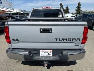 Toyota Tundra 2019 4x4 SR5 4dr CrewMax Cabina Pickup SB (5.7L V8 FFV)