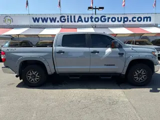 Toyota Tundra 2019 4x4 SR5 4dr CrewMax Cabina Pickup SB (5.7L V8 FFV)
