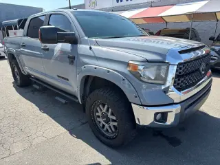 Toyota Tundra 2019 4x4 SR5 4dr CrewMax Cabina Pickup SB (5.7L V8 FFV)