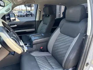 Toyota Tundra 2019 4x4 SR5 4dr CrewMax Cabina Pickup SB (5.7L V8 FFV)