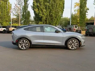 Ford Mustang Mach-E 2023 Premium 4dr SUV
