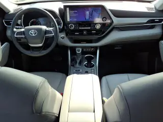 Toyota Highlander 2023 AWD LE 4dr SUV