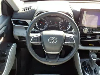 Toyota Highlander 2023 AWD LE 4dr SUV