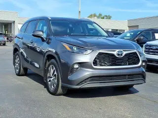Toyota Highlander 2023 AWD LE 4dr SUV