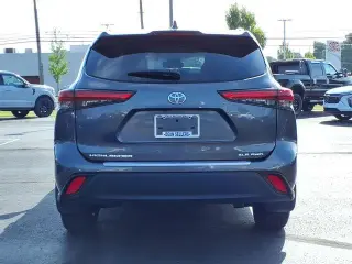 Toyota Highlander 2023 AWD LE 4dr SUV