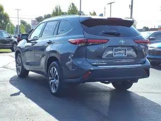 Toyota Highlander 2023 AWD LE 4dr SUV