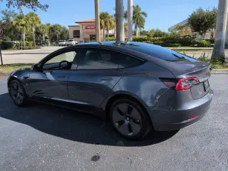 Tesla Model 3 2023 4dr Sedán