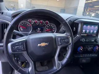 Chevrolet Silverado 1500 2021 4x4 LT 4dr Crew Cab 5.8 ft. SB con 2FL