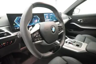 BMW Serie 3 2025 AWD 330i xDrive 4dr Sedán