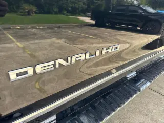GMC Sierra 2500HD 2015 4x4 Denali cabina doble con cuatro puertas, versión Short Bed