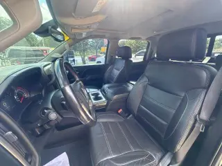 GMC Sierra 2500HD 2015 4x4 Denali cabina doble con cuatro puertas, versión Short Bed