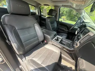 GMC Sierra 2500HD 2015 4x4 Denali cabina doble con cuatro puertas, versión Short Bed