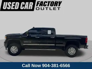 GMC Sierra 2500HD 2015 4x4 Denali cabina doble con cuatro puertas, versión Short Bed