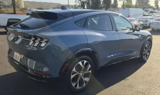 Ford Mustang Mach-E 2023 Premium 4dr SUV