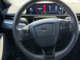 Ford Mustang Mach-E 2023 Select 4dr SUV