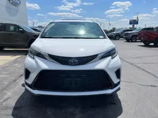 Toyota Sienna 2021 XSE 7 Pasajeros 4 Puertas Furgoneta Mini