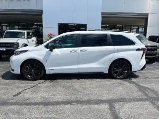 Toyota Sienna 2021 XSE 7 Pasajeros 4 Puertas Furgoneta Mini