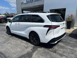 Toyota Sienna 2021 XSE 7 Pasajeros 4 Puertas Furgoneta Mini