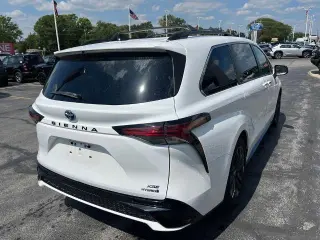 Toyota Sienna 2021 XSE 7 Pasajeros 4 Puertas Furgoneta Mini