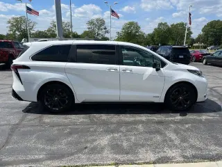 Toyota Sienna 2021 XSE 7 Pasajeros 4 Puertas Furgoneta Mini