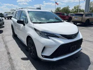 Toyota Sienna 2021 XSE 7 Pasajeros 4 Puertas Furgoneta Mini