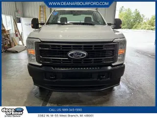 Ford F-250 Super Duty 2023 4x4 XL 2dr Cabina Regular Camioneta de 8 ft. LB